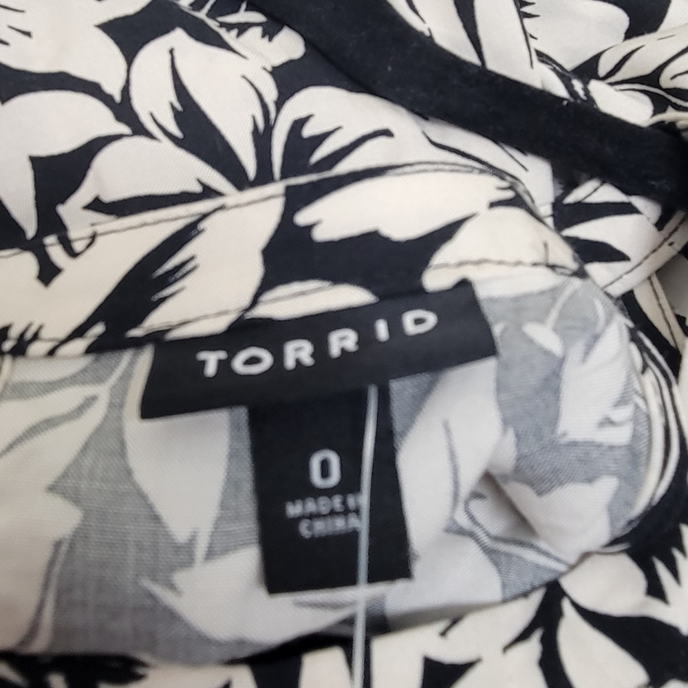 NWT Torrid Black and White Floral Print Midi Dress Size LARGE - Picture 15 of 16